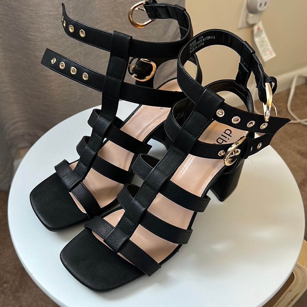 Black gladiator sandals sz 11